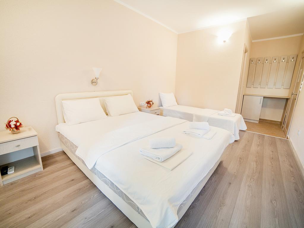 Pansion Nobel Hotel Petrovac Værelse billede