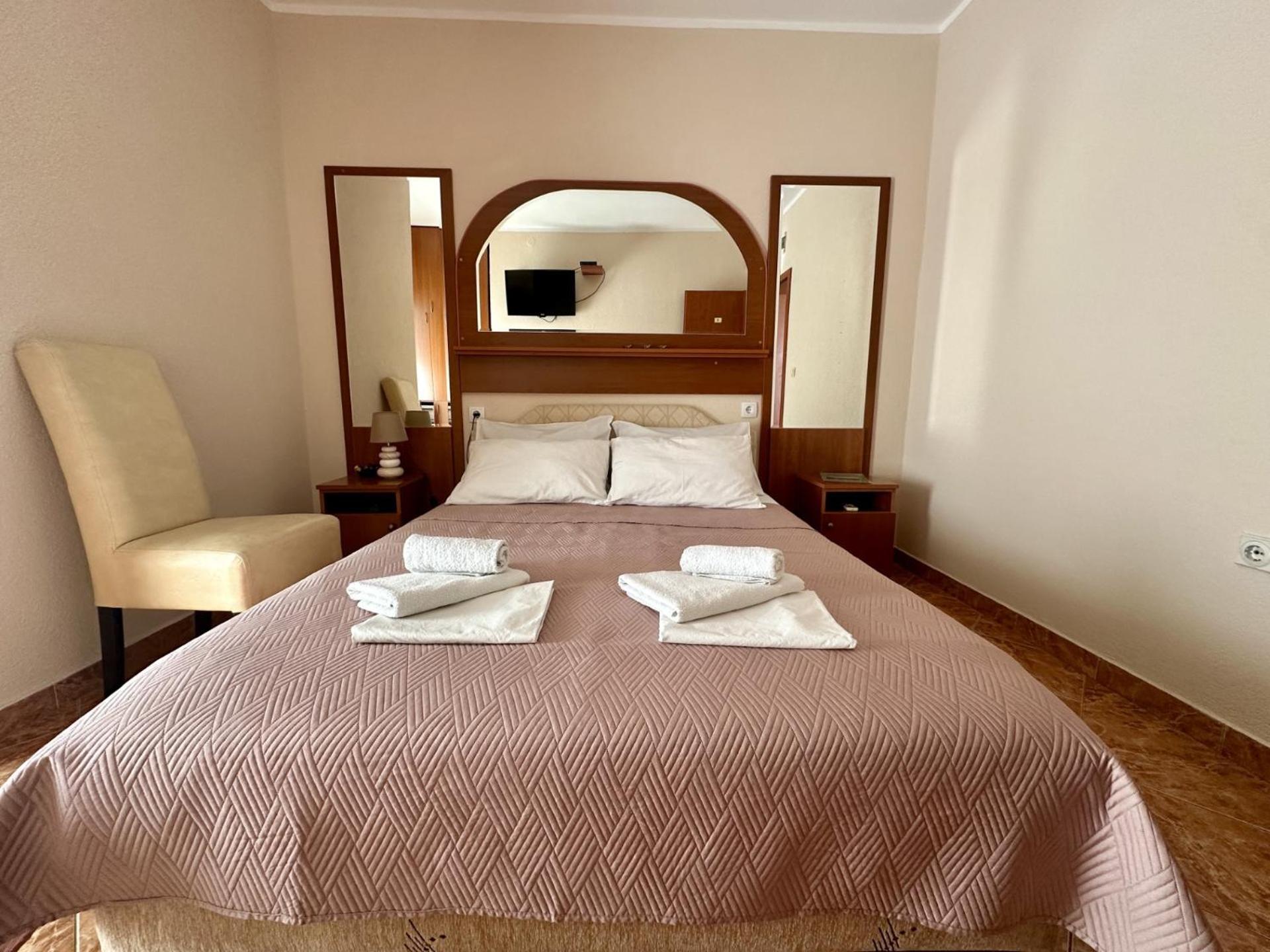 Pansion Nobel Hotel Petrovac Eksteriør billede
